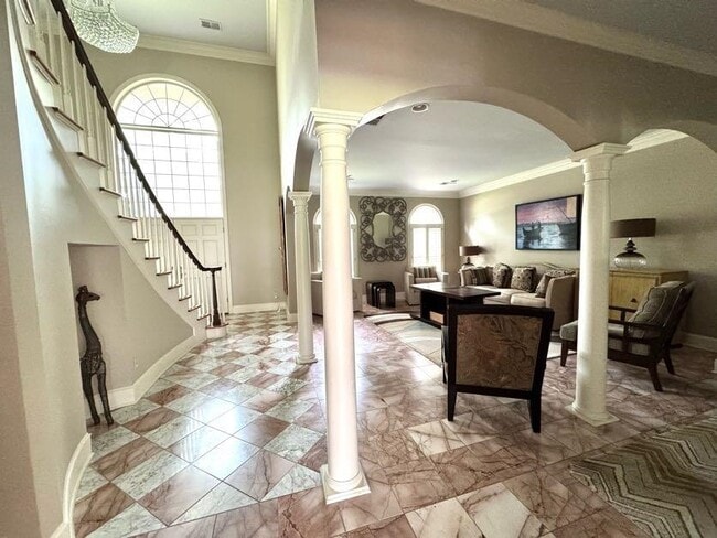 Building Photo - 415 S Yates Rd