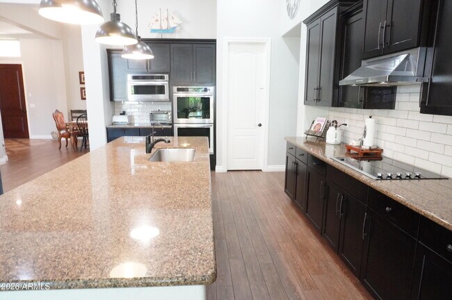 Building Photo - 2910 E Wildhorse Dr