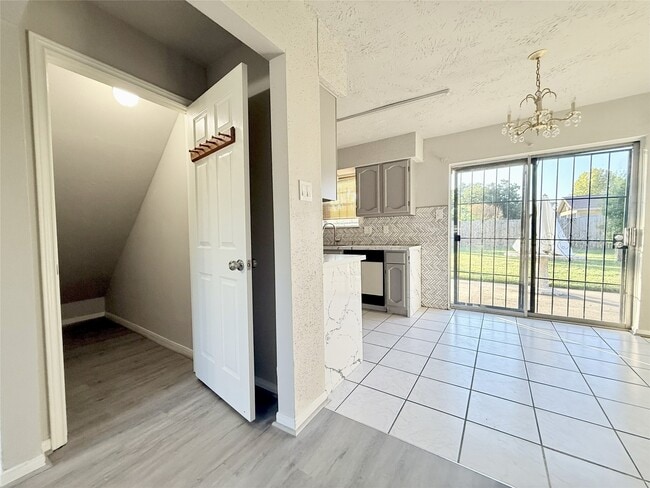 Building Photo - 12715 Middlesbrough Ln