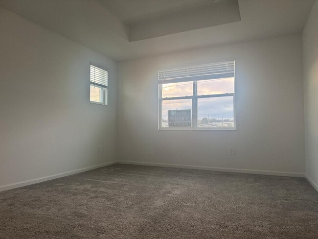 Building Photo - 240 Bogey Dr