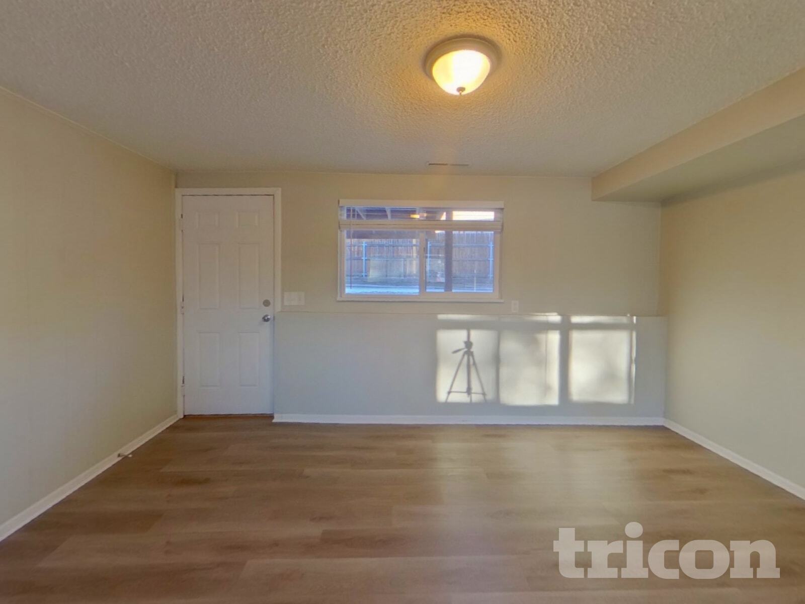 Building Photo - 4985 Montebello Dr