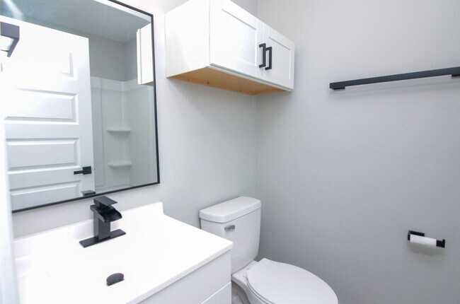 Building Photo - 2506 Halls Hill Pike