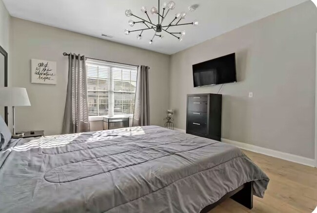 Building Photo - 909 N Burghley Ave