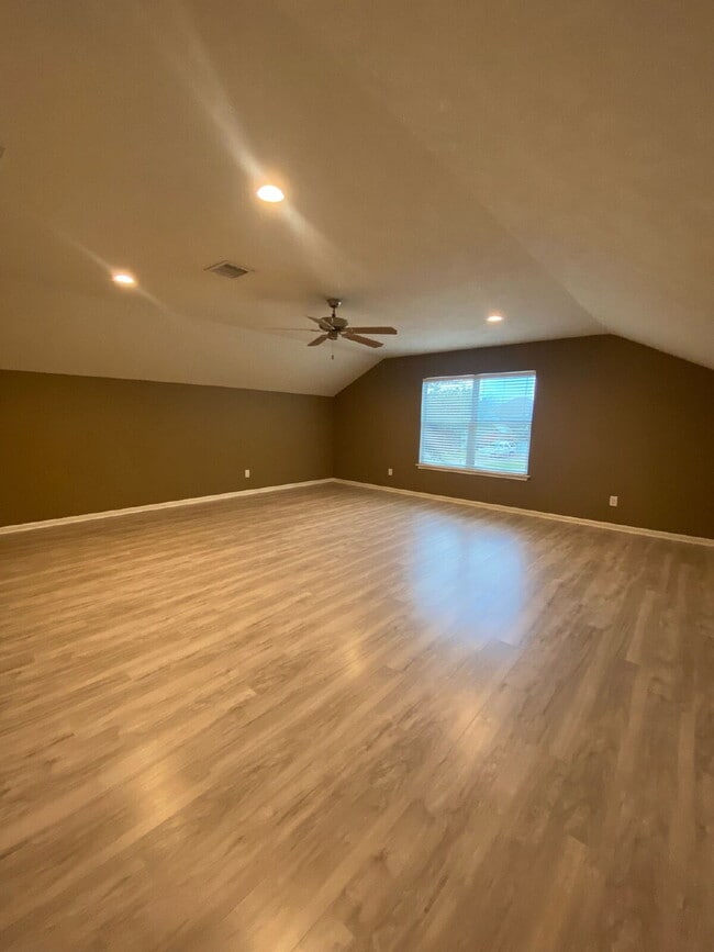 Building Photo - Spacious 4Bed, 2.5 Bath plus Bonus Room, 2-story home in the desirable Remington Grove community!