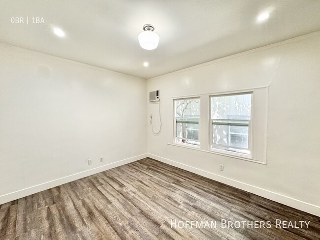 Building Photo - 859 S New Hampshire Ave