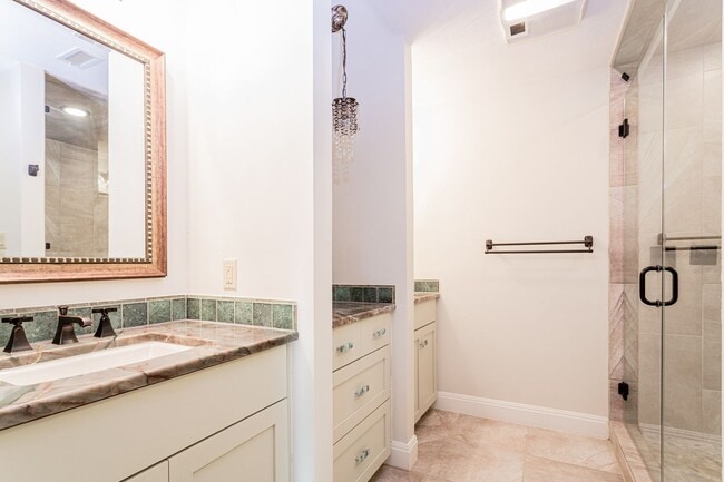 Building Photo - Charming 3 Bed / 2.5 Bath Two-Story Home!