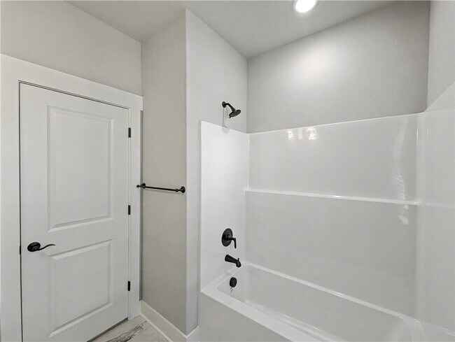 Building Photo - 52 Claxton Dr