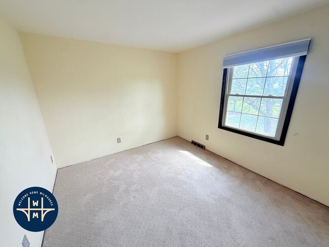 Building Photo - 14955 W Fenway Dr