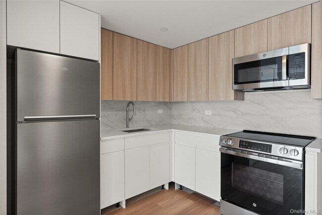 Building Photo - 10 Lyon Pl