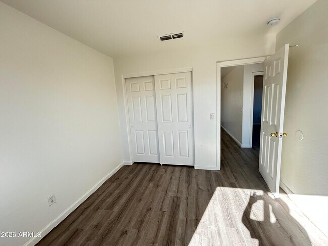 Building Photo - 10542 W Alvarado Rd