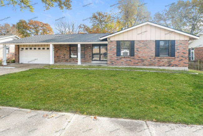 Primary Photo - 3550 Rue De Renard