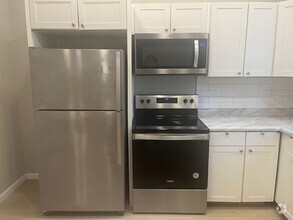 Building Photo - **$500 Security Deposit & 1st Month Free w...