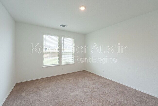 Building Photo - 1520 Holly Lk Dr