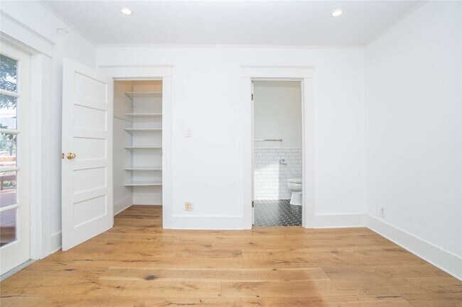 Building Photo - 5049 Mt Royal Dr