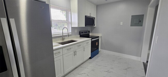 Building Photo - 8606 NW 35th St