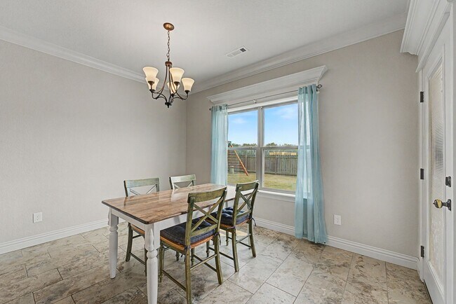 Building Photo - 4 bedroom 2 bath Praire Grove Home! Upgrades Galore!
