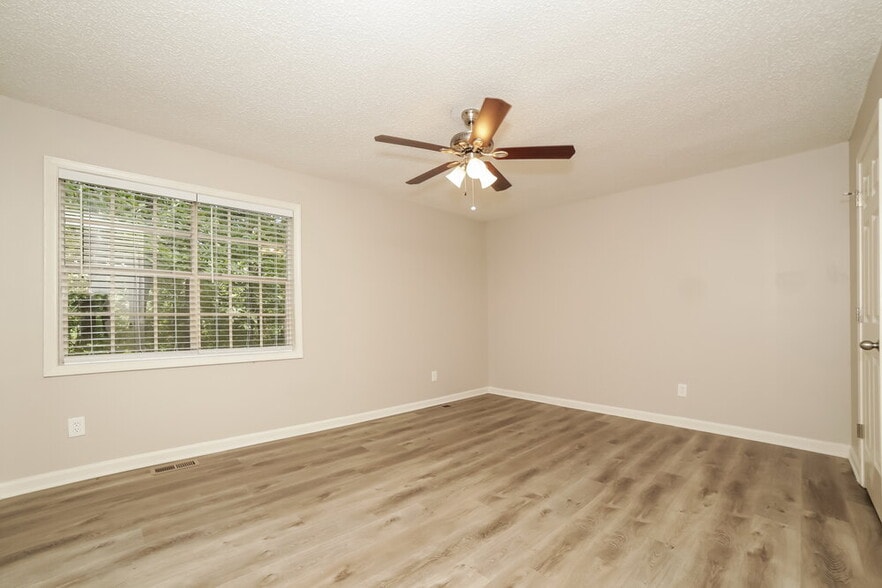 Building Photo - 6245 Pembroke Way