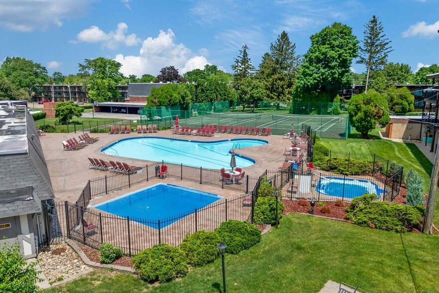 Primary Photo - Homewood Manor