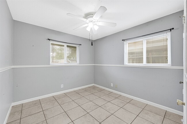 Building Photo - 3806 Kaplan Dr