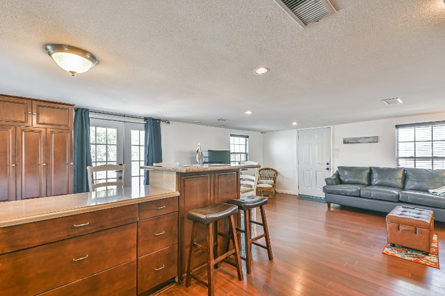 Building Photo - 3919 San Jacinto Dr