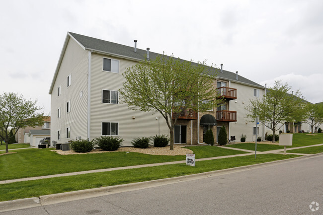 Building Photo - Rainbow Circle Apartments