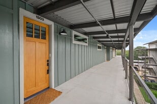 Building Photo - 4704 Sunset Trl