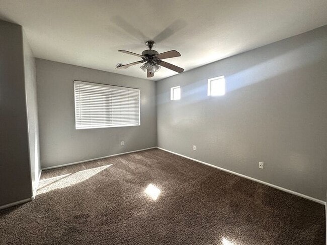 Building Photo - 4BEDROOM/2.5 BATH Lovely San Tan Home!!