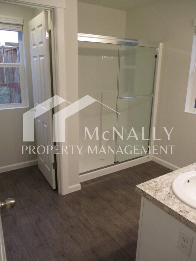 Building Photo - 3 Bedroom, 2.5 Bathroom Andasio Villiage Home in Port Orchard