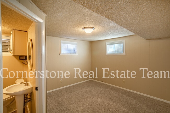 Building Photo - 692 Bridger Dr