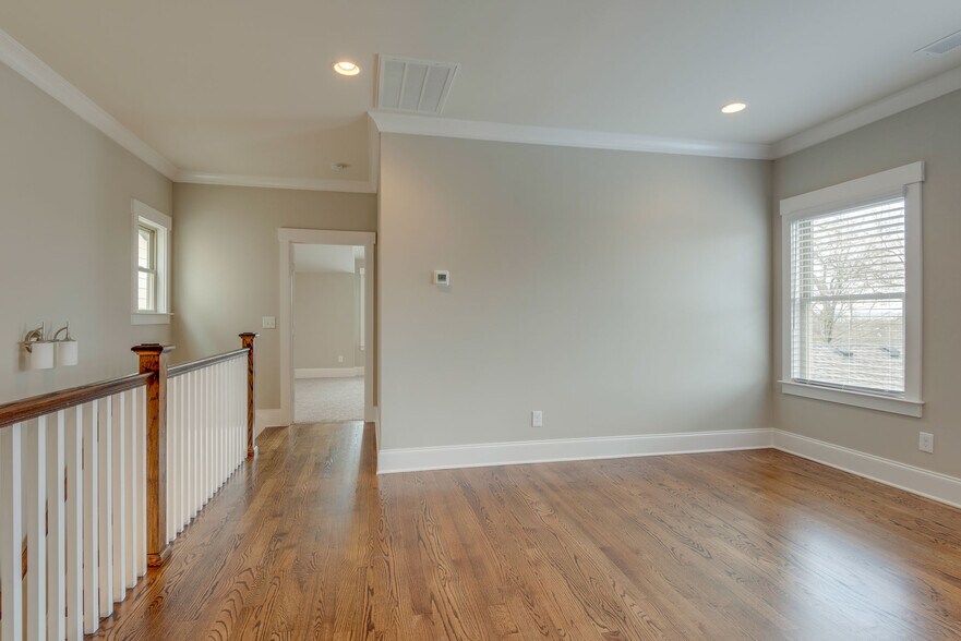 Upstairs flex space - 562 Stevenson St