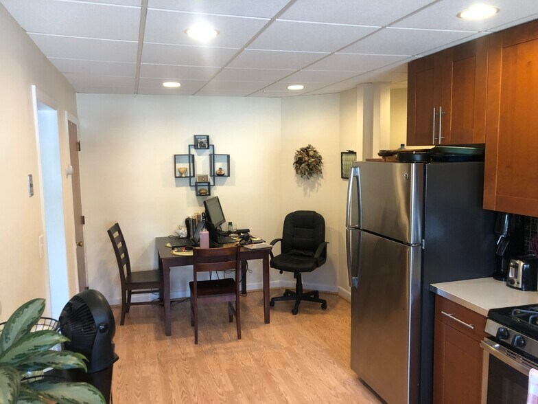 Building Photo - 112 Thurston St