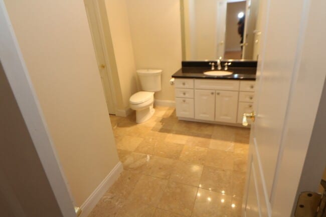 Building Photo - 143 Grovers Ave