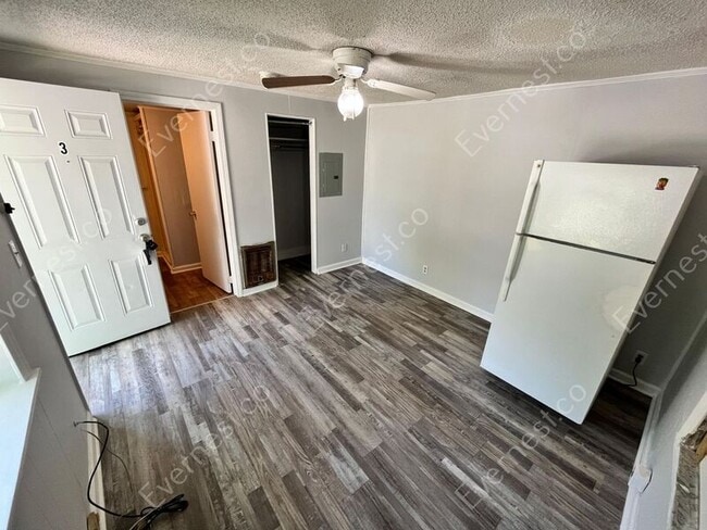 Building Photo - 413 N Moore Rd