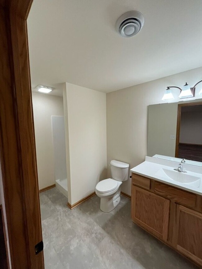 Building Photo - 516