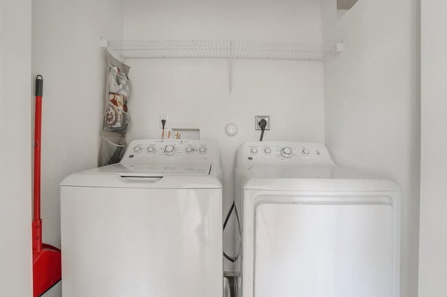 Building Photo - 4971 Bonsai Cir