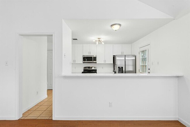 Building Photo - 7209 Oak Meadow Dr