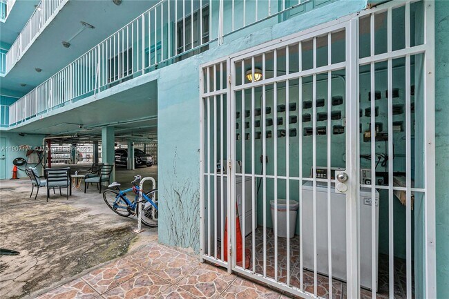 Building Photo - 701 Collins Ave