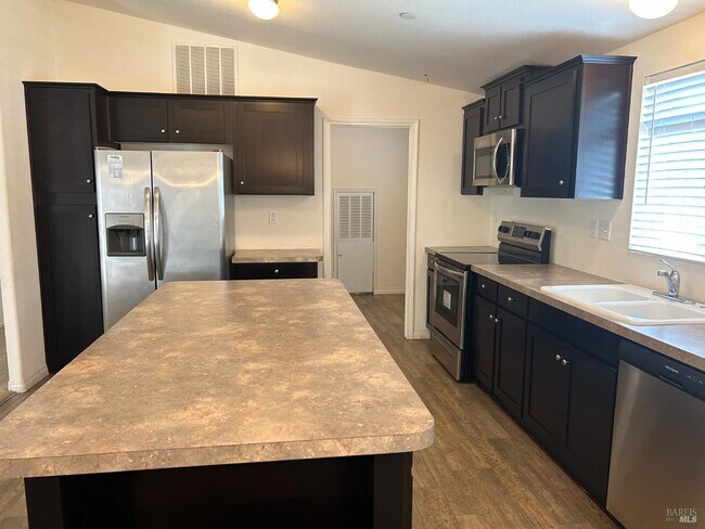 Building Photo - 6297 Pleasants Valley Rd