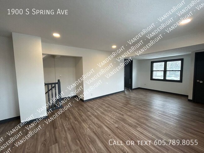 Building Photo - Spacious 4 Bedroom House With Huge Garage!