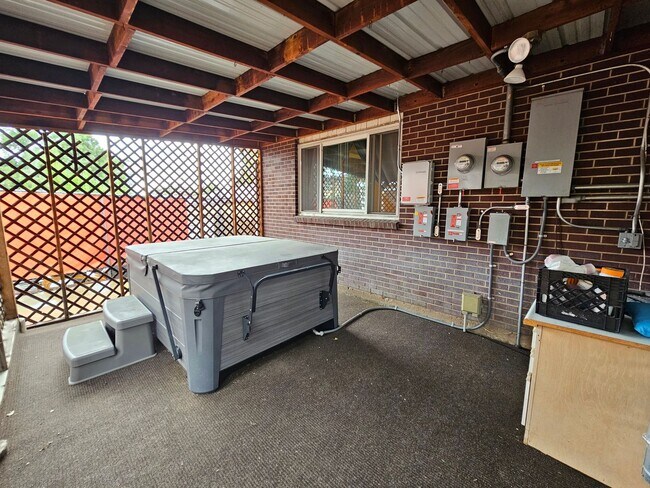 Building Photo - 4-Bedroom Home with In-Ground Pool, Solar ...