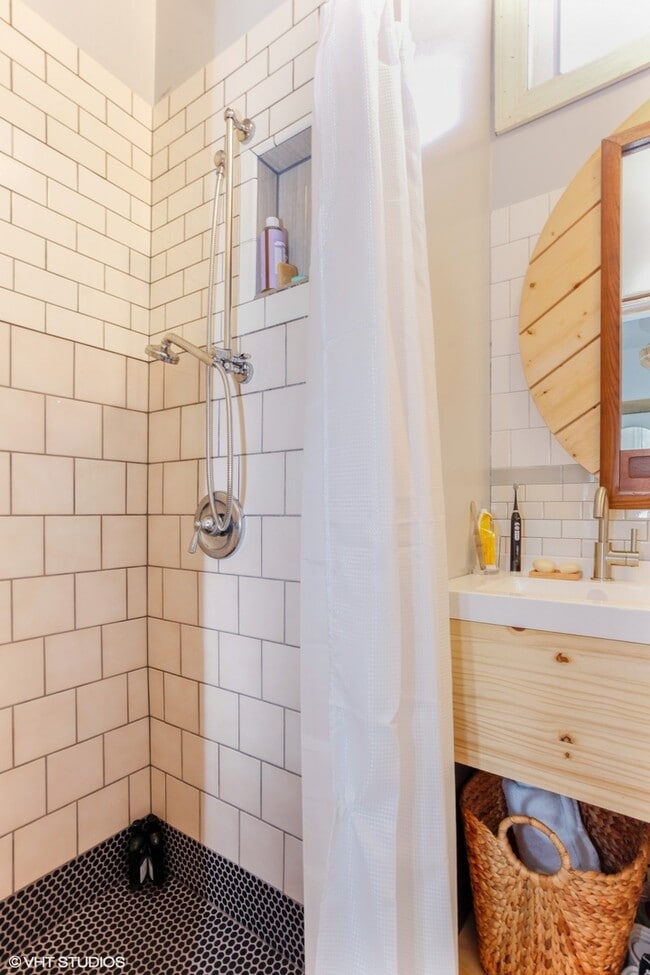 Building Photo - 4837 W Irving Park Rd