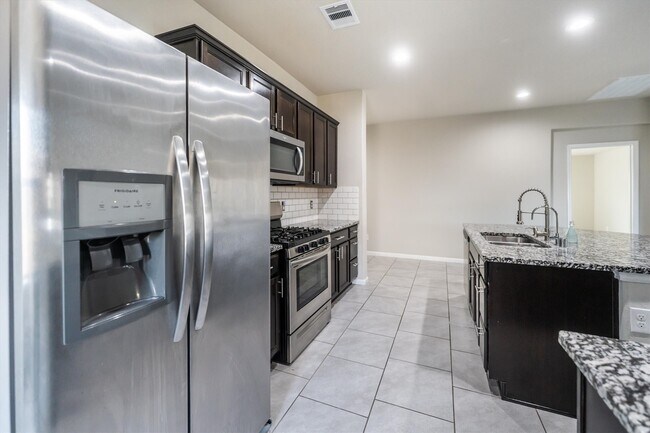 Building Photo - 3206 Sumac Dr