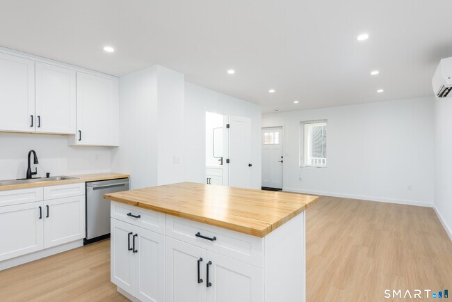 Building Photo - 28 Townsend St