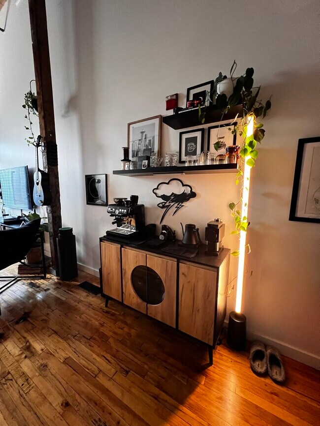 Building Photo - Condo