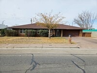 Building Photo - Beautiful 4 Bedroom / 2 Bath Large Home with Refrigerated Air
