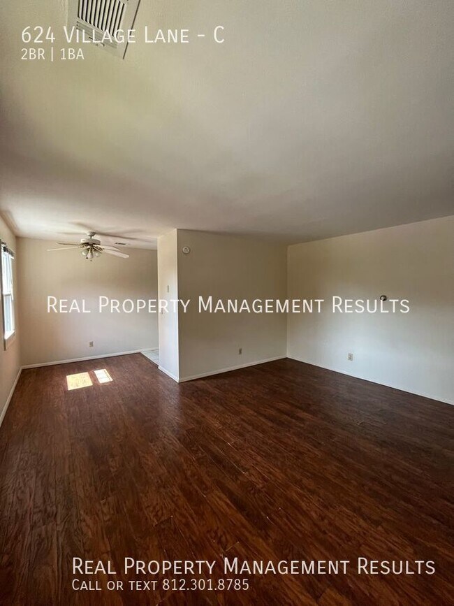 Building Photo - 624 Village Ln