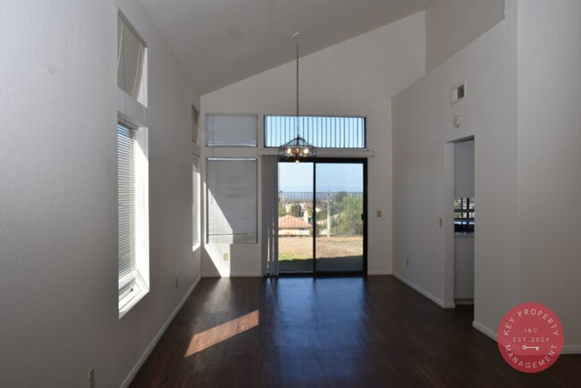 Building Photo - For Rent – Spacious 3 Bedroom, 2.5 Bath Ho...