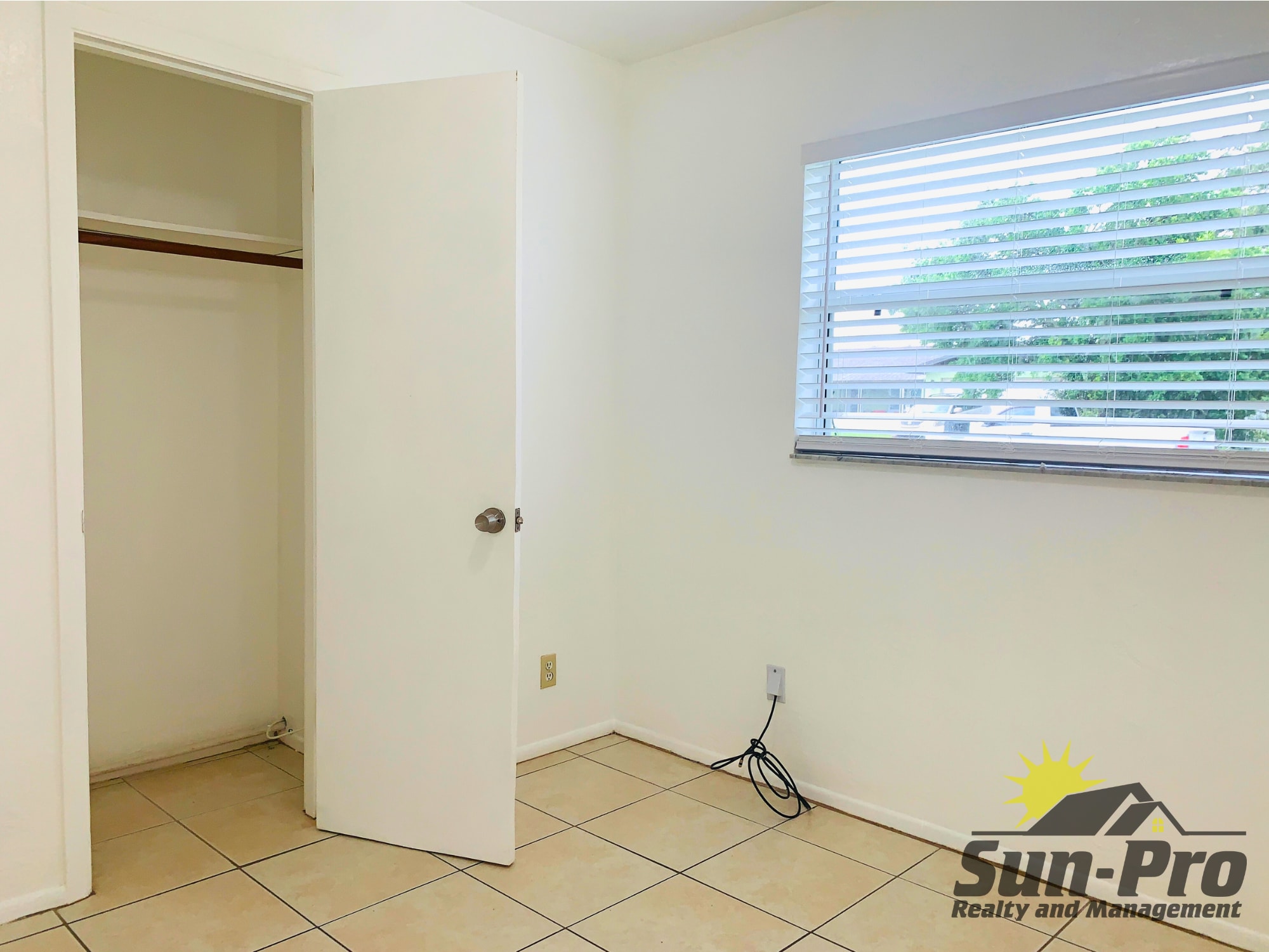 Building Photo - 1965 Nelson Ave