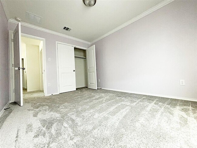 Building Photo - 1720 Foxglove Dr