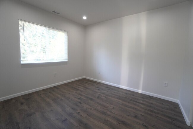 Building Photo - 5801 Juniper Ave